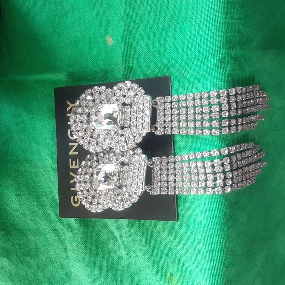 GIVENCHY EARRINGS - Picture 3 of 10